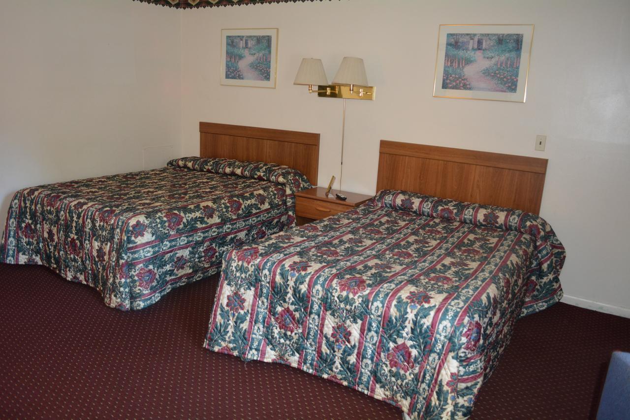 Ventura Motel Ludington Bagian luar foto